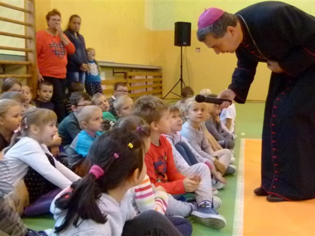 Biskup łowicki odwiedził parafię Dmosin