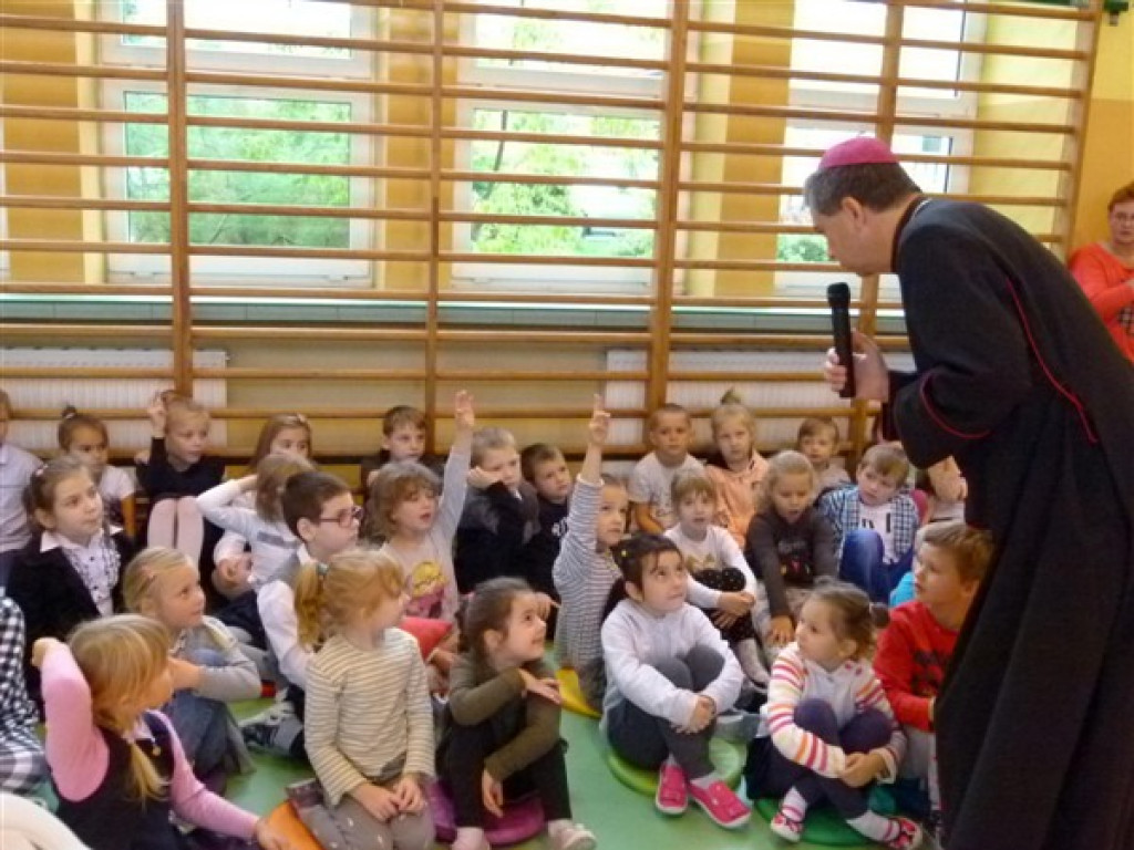 Biskup łowicki odwiedził parafię Dmosin