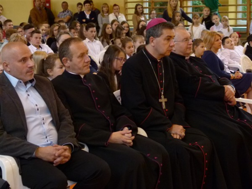 Biskup łowicki odwiedził parafię Dmosin