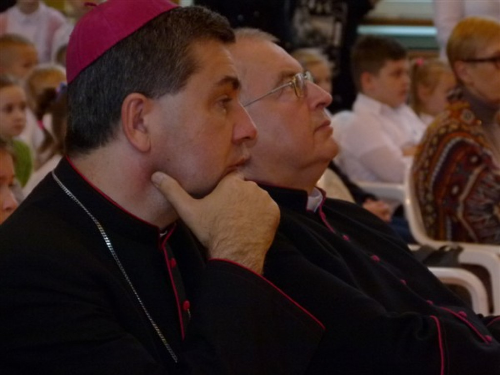 Biskup łowicki odwiedził parafię Dmosin