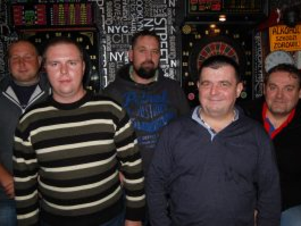 Pięciu na inauguracji darta