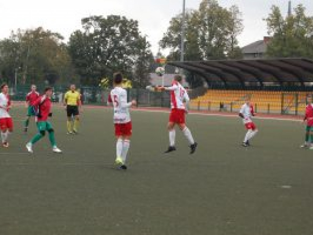 Mimo dobrej gry Pelikan-2001 przegrywa z liderem