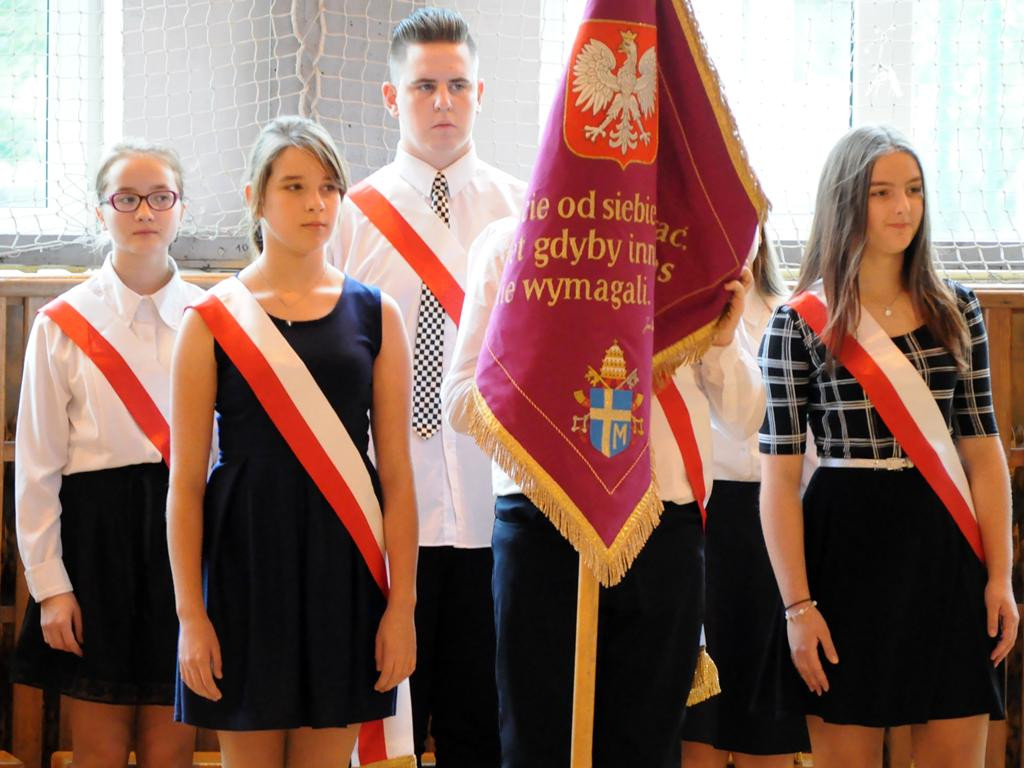 Apel z okazji Dnia Edukacji Narodowej w SP3 na Korabce