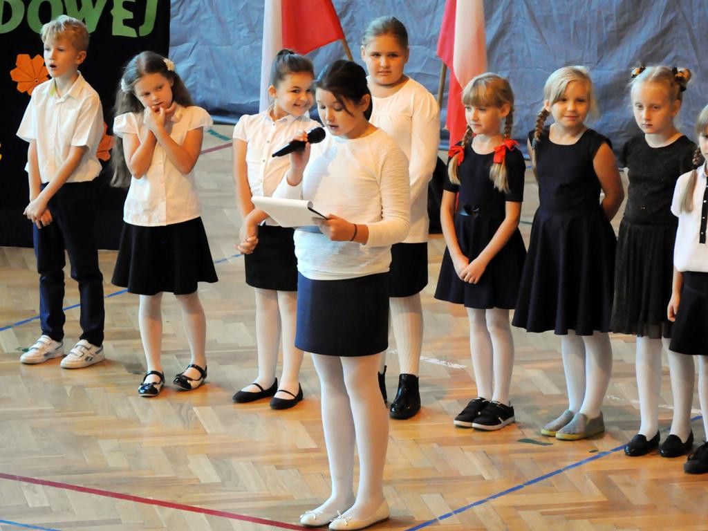 Apel z okazji Dnia Edukacji Narodowej w SP3 na Korabce
