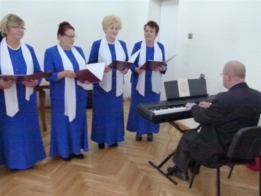 Burmistrz nagrodził nauczycieli