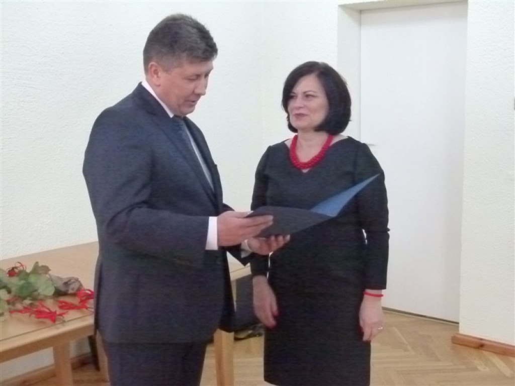 Burmistrz nagrodził nauczycieli