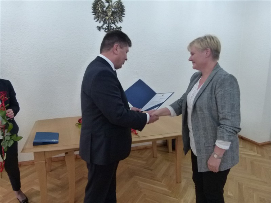 Burmistrz nagrodził nauczycieli