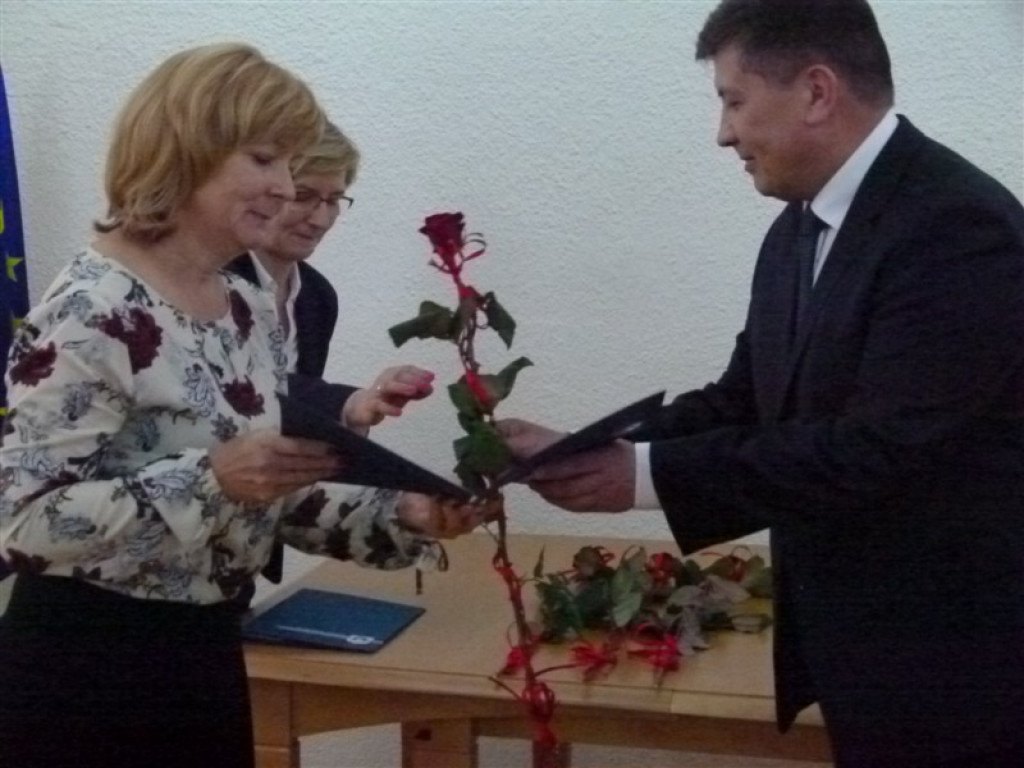 Burmistrz nagrodził nauczycieli
