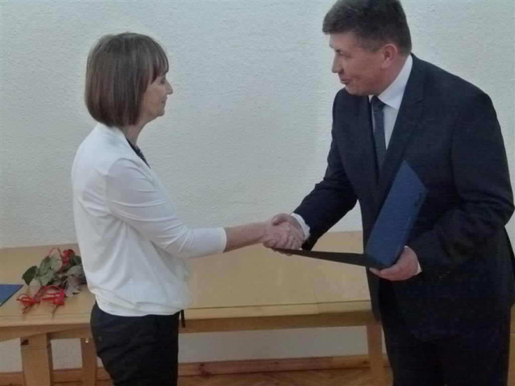 Burmistrz nagrodził nauczycieli