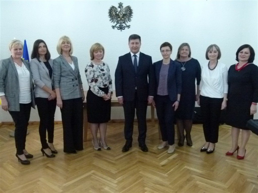 Burmistrz nagrodził nauczycieli