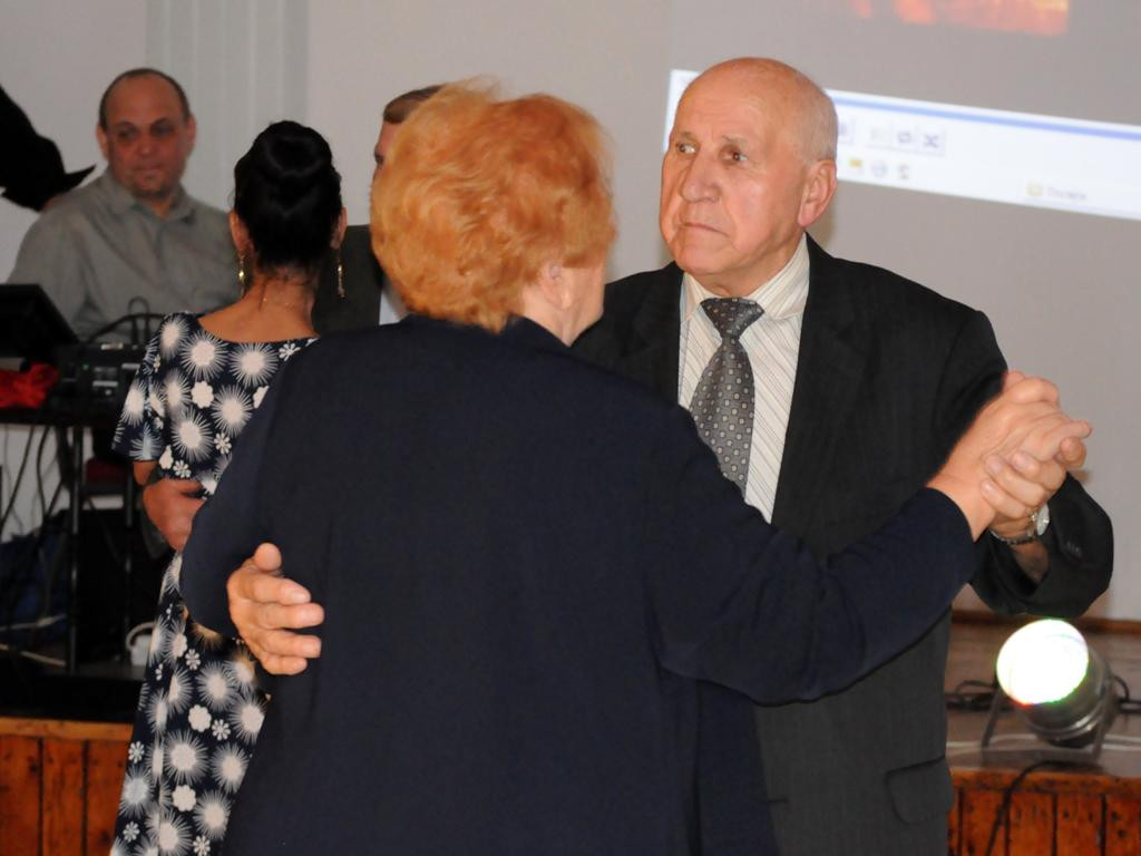 Seniorska potańcówka w ZAZ-ie przy Syntexie