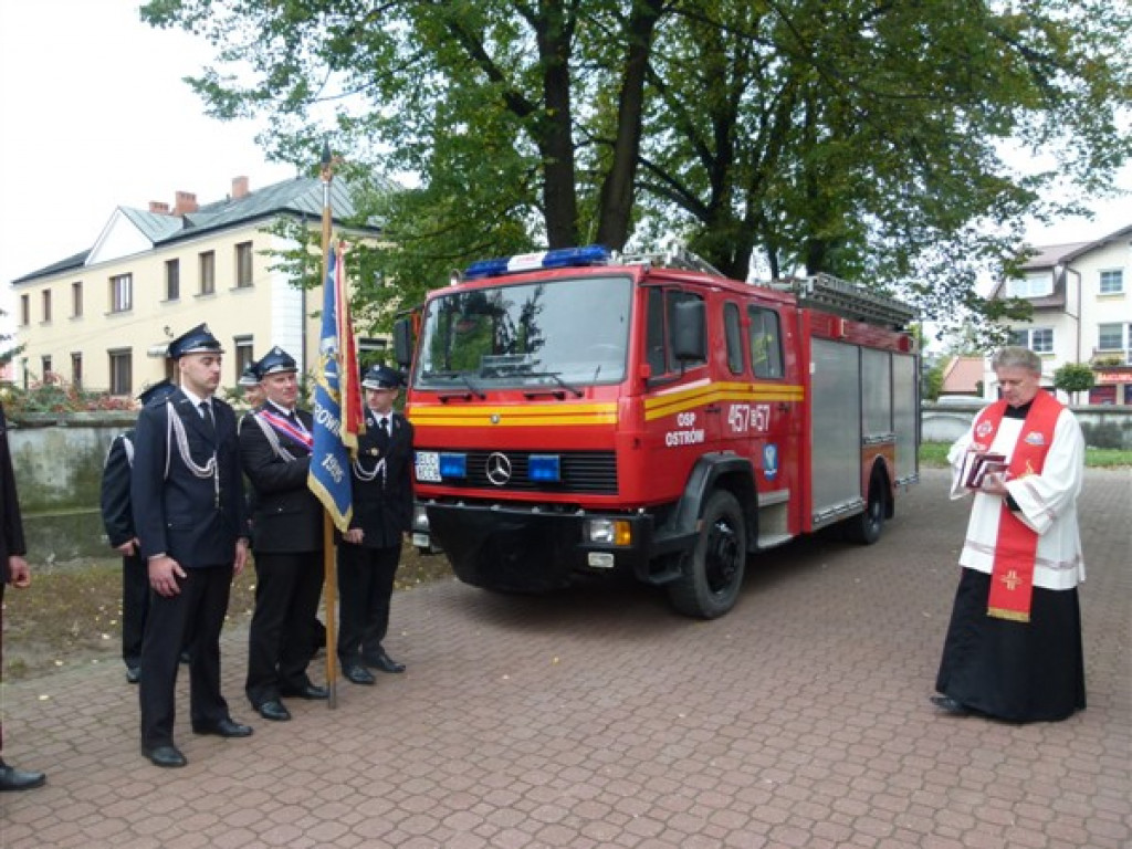 Poświęcenie samochodu gaśniczego OSP Ostrów