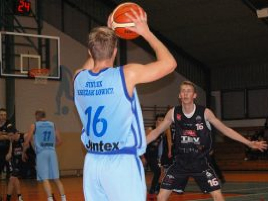 Syntex Księżak wskakuje na fotel lidera