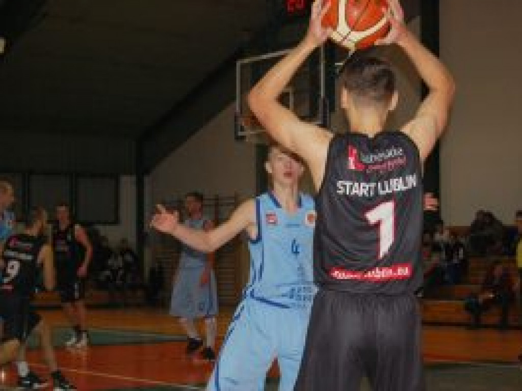 Syntex Księżak wskakuje na fotel lidera