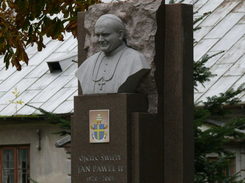 Pomnik Jana Pawła II stanął w Kocierzewie