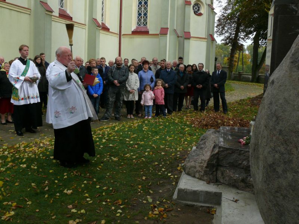 Pomnik Jana Pawła II stanął w Kocierzewie