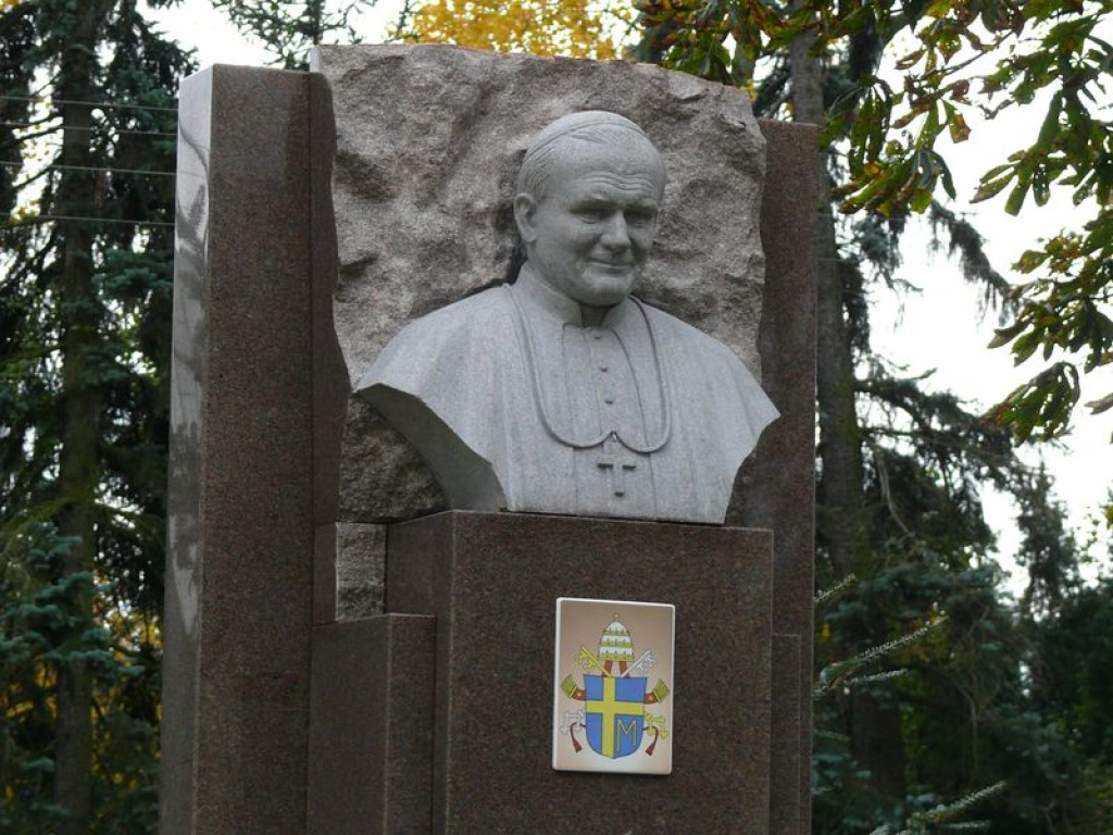 Pomnik Jana Pawła II stanął w Kocierzewie
