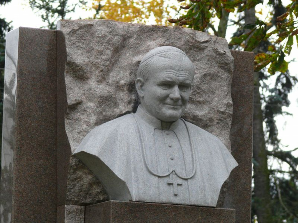 Pomnik Jana Pawła II stanął w Kocierzewie
