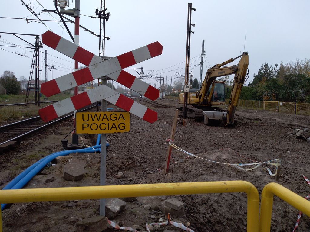 Trwa rozbiórka kładki, część robót będzie prowadzona nocą