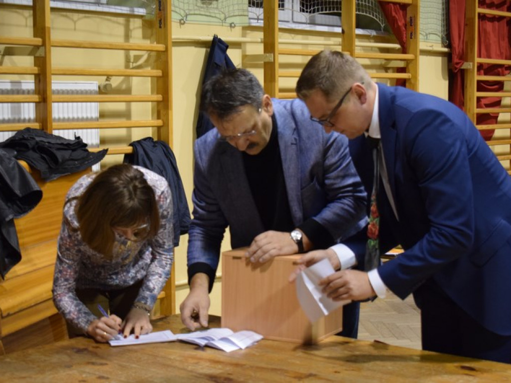 Zebranie na osiedlu Dąbrowskiego