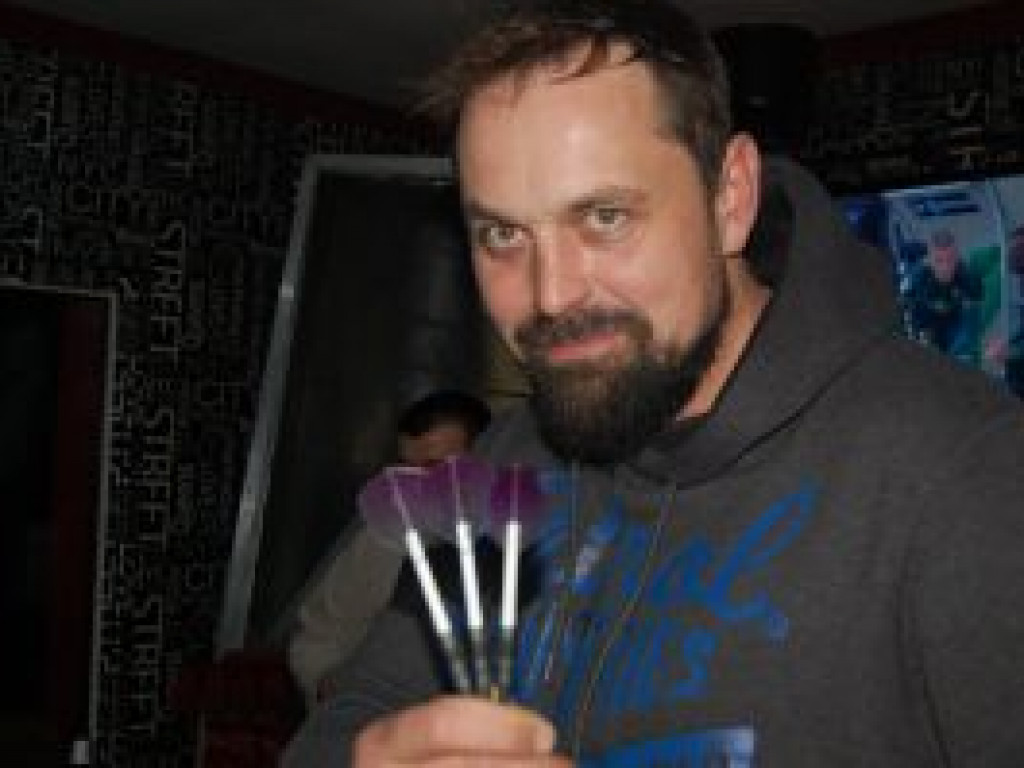 Ośmiu stanęło przed tarczą darta