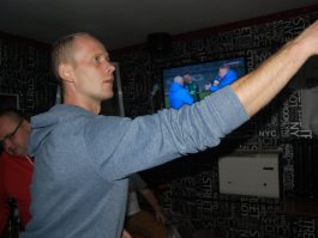 Ośmiu stanęło przed tarczą darta