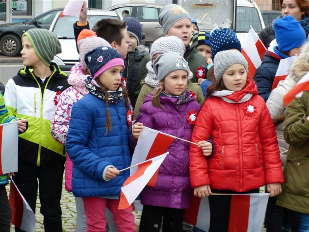 Patriotyczny przemarsz uczniów szkół pijarskich