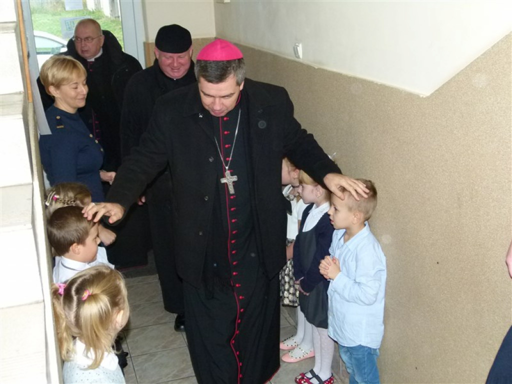 Biskup Wojciech Osial odwiedził Zespół Szkół w Popowie Gł.