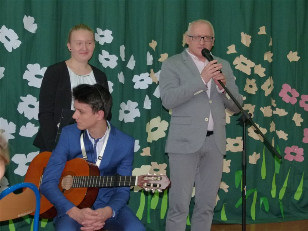 Biskup Wojciech Osial odwiedził Zespół Szkół w Popowie Gł.