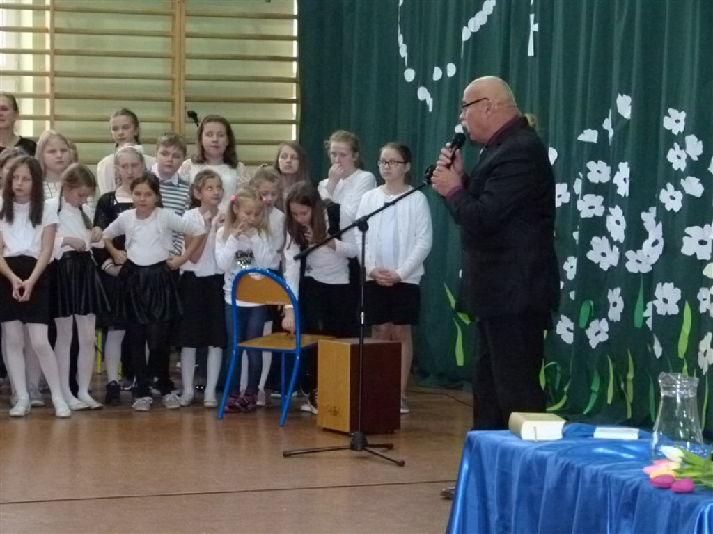 Biskup Wojciech Osial odwiedził Zespół Szkół w Popowie Gł.