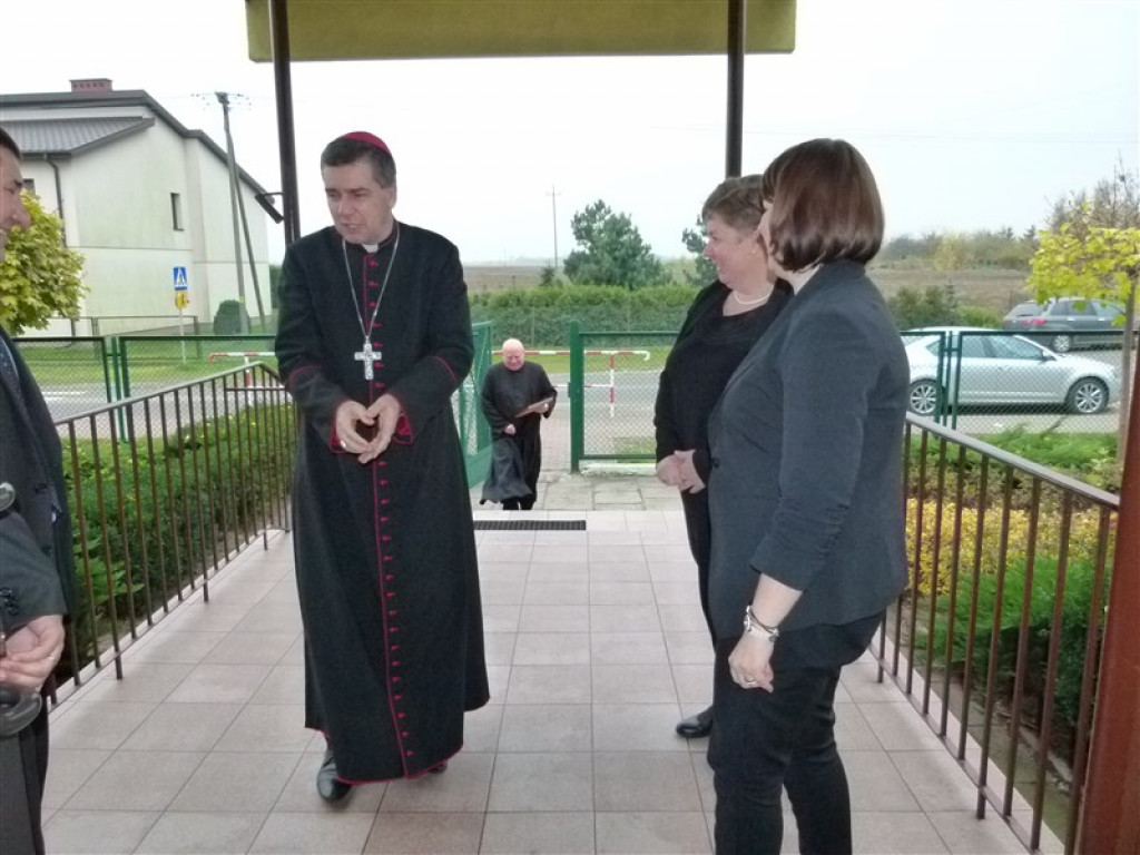 Wizytacja kanoniczna w parafii i szkole w Starym Waliszewie