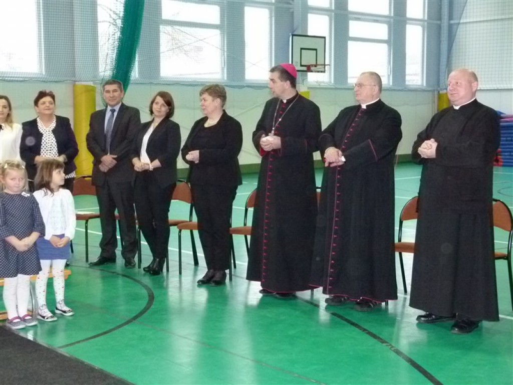 Wizytacja kanoniczna w parafii i szkole w Starym Waliszewie