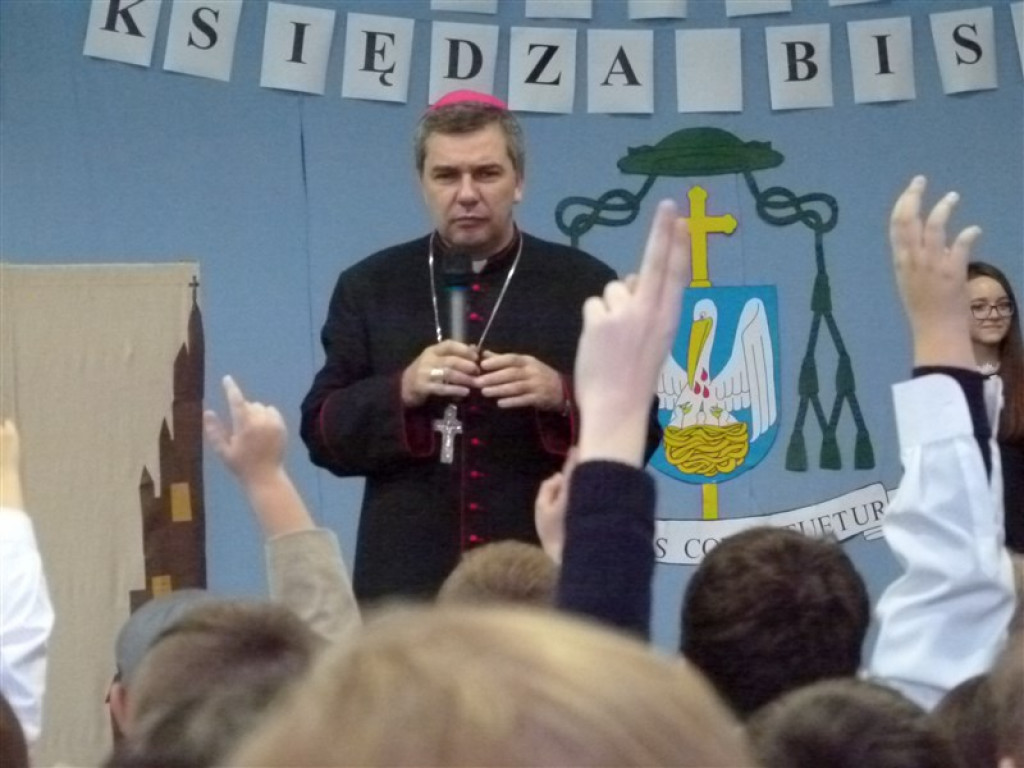 Wizytacja kanoniczna w parafii i szkole w Starym Waliszewie