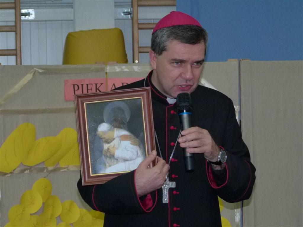 Wizytacja kanoniczna w parafii i szkole w Starym Waliszewie