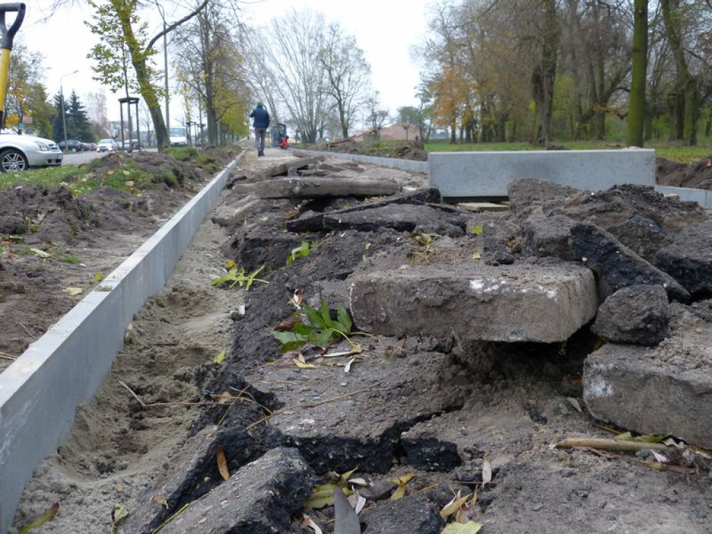 Chodnik przy Starzyńskiego rozkopany