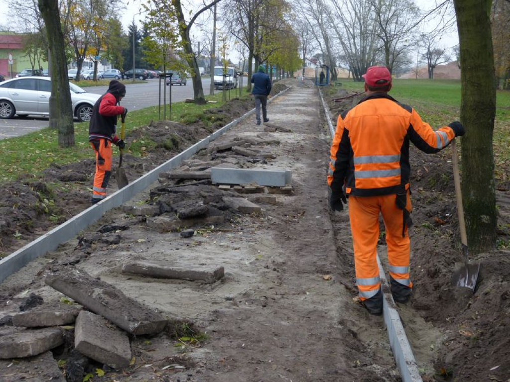 Chodnik przy Starzyńskiego rozkopany