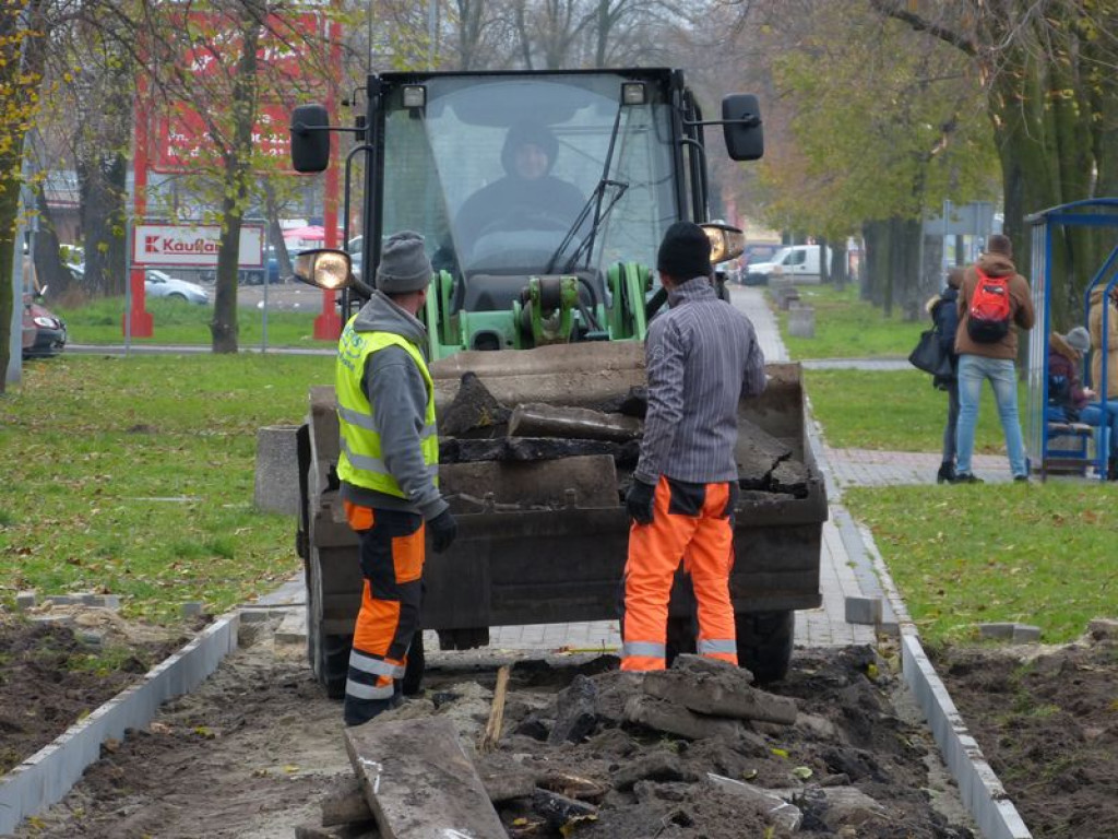 Chodnik przy Starzyńskiego rozkopany