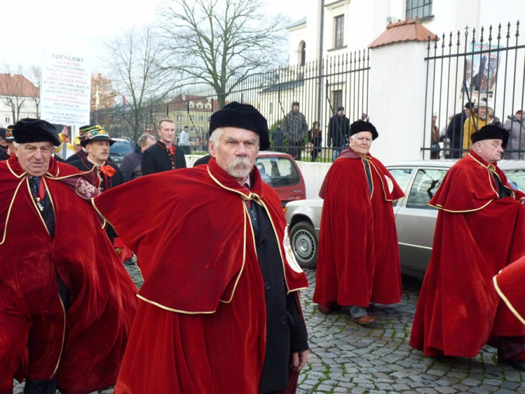 Procesja z relikwiami św. Wiktorii w Łowiczu