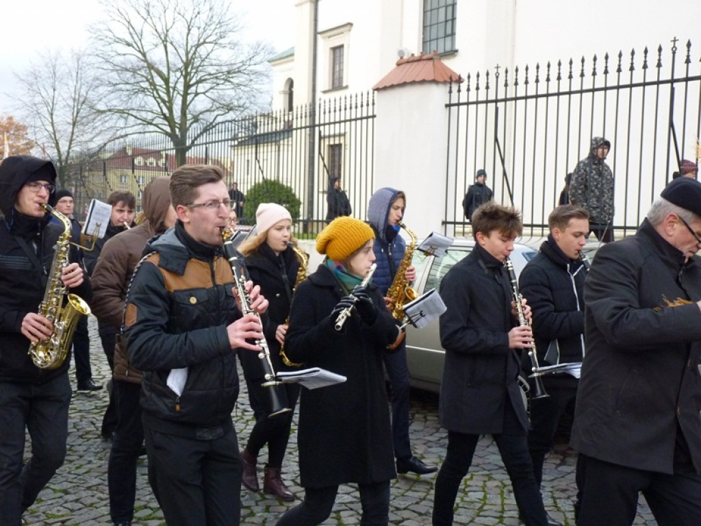 Procesja z relikwiami św. Wiktorii w Łowiczu