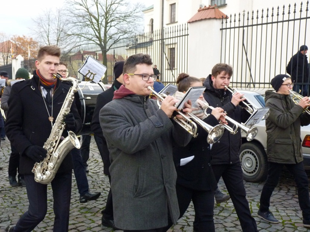 Procesja z relikwiami św. Wiktorii w Łowiczu