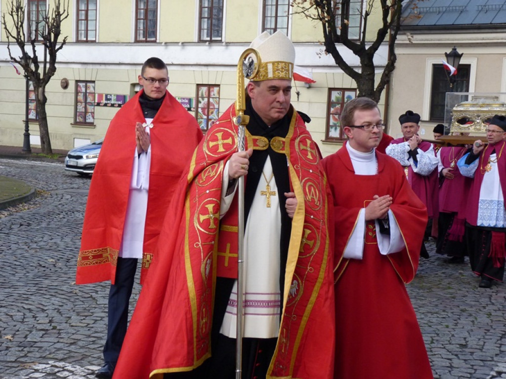 Procesja z relikwiami św. Wiktorii w Łowiczu