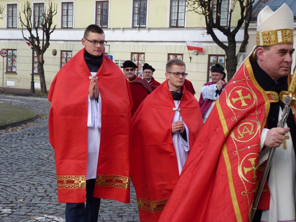 Procesja z relikwiami św. Wiktorii w Łowiczu