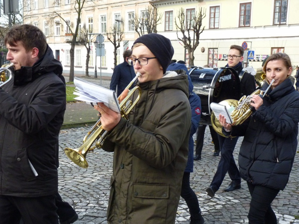 Procesja z relikwiami św. Wiktorii w Łowiczu