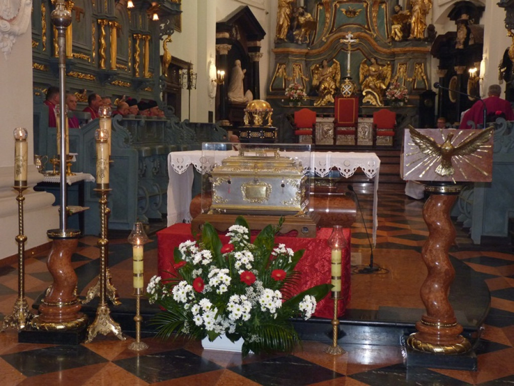 Procesja z relikwiami św. Wiktorii w Łowiczu