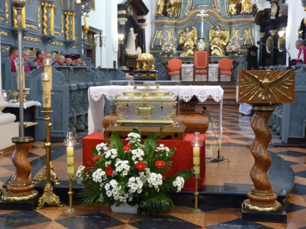 Procesja z relikwiami św. Wiktorii w Łowiczu