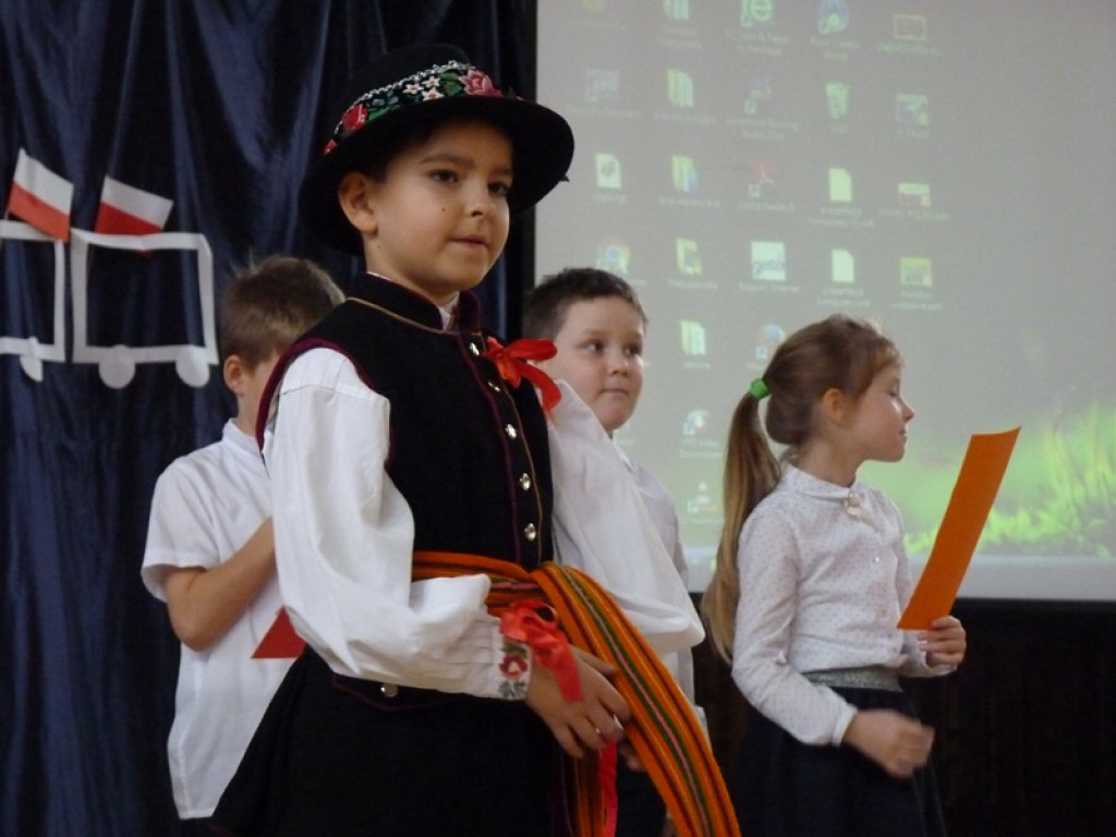 Happening niepodległościowy w SP 4