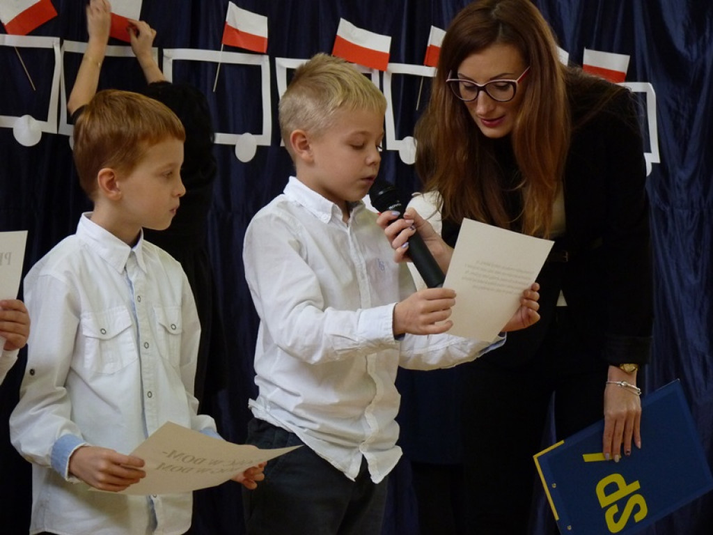 Happening niepodległościowy w SP 4