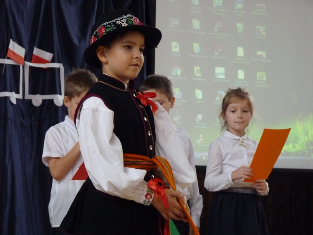 Happening niepodległościowy w SP 4