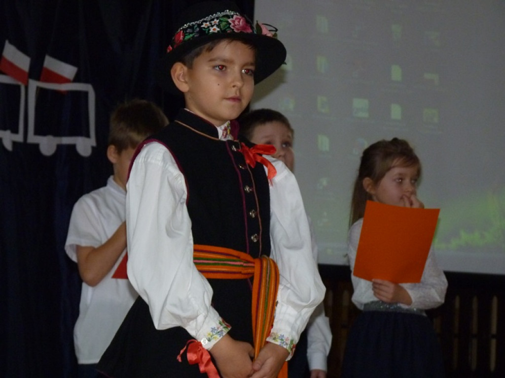 Happening niepodległościowy w SP 4