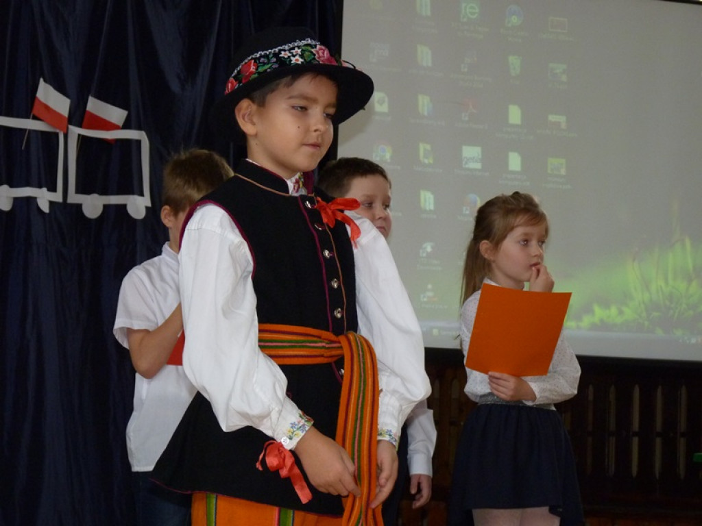 Happening niepodległościowy w SP 4
